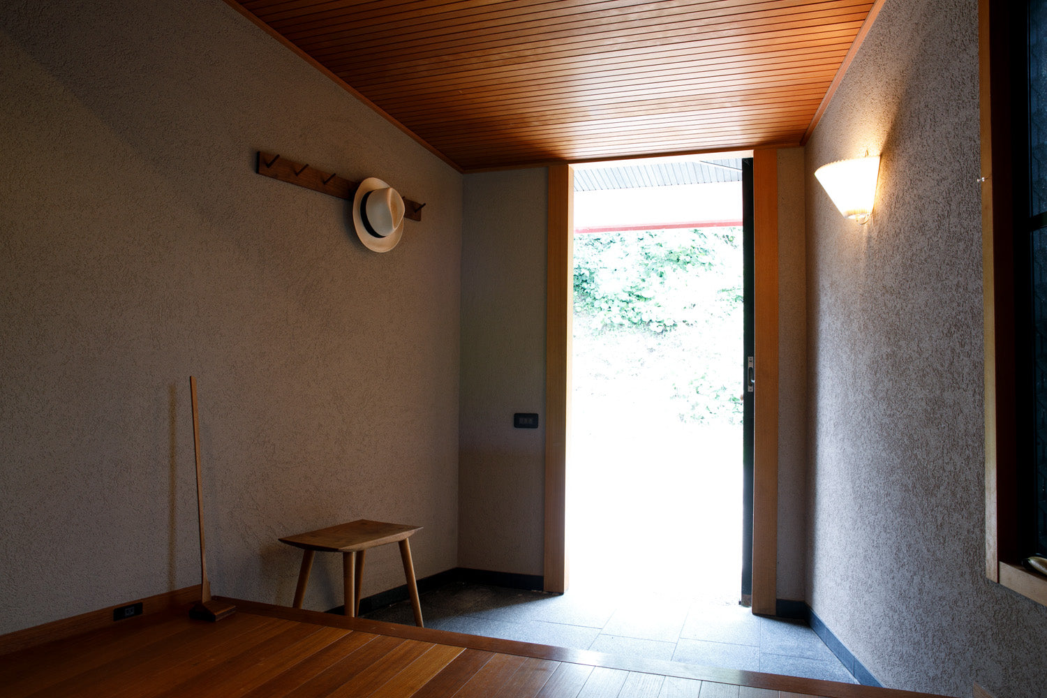 天然木の壁かけコートかけ