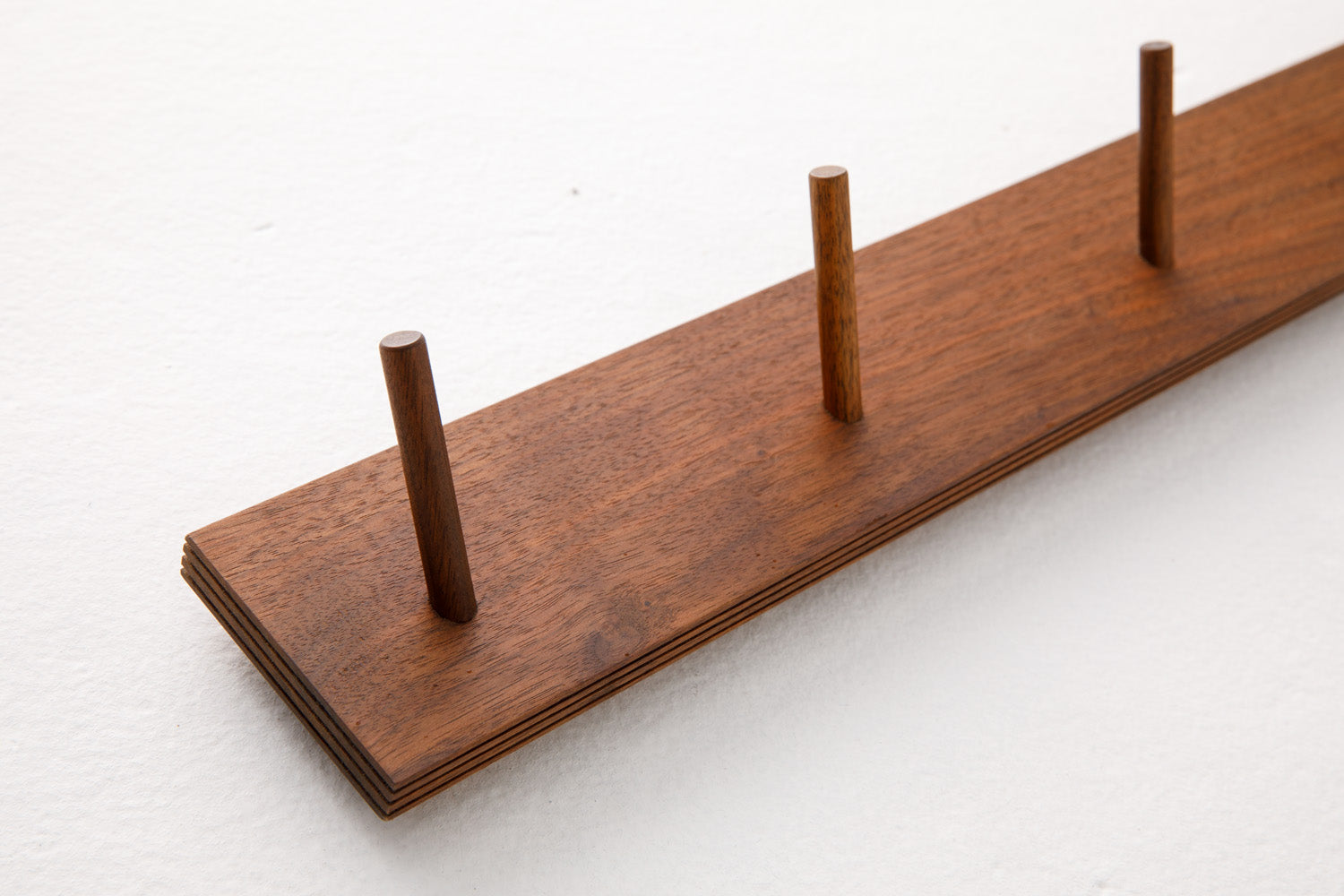 天然木の壁かけコートかけ